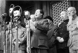 Mao julistamassa Kiinan kansantasavaltaa 1949-10-01.